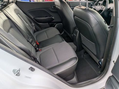 Used 2023 Hyundai Venue Limited FWD image 32