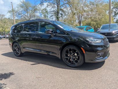 Used 2025 Chrysler Pacifica Limited