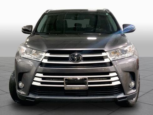 Used 2018 Toyota Highlander XLE AWD/4WD image 4