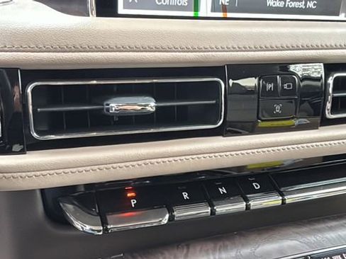 Used 2022 Lincoln Aviator Reserve w/ Equipment Group 201A image 30