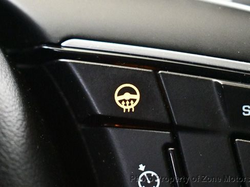 Used 2017 Jaguar XE Premium image 35