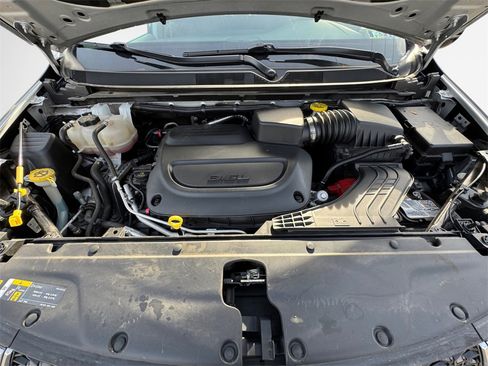 Certified 2024 Chrysler Pacifica Touring-L image 36