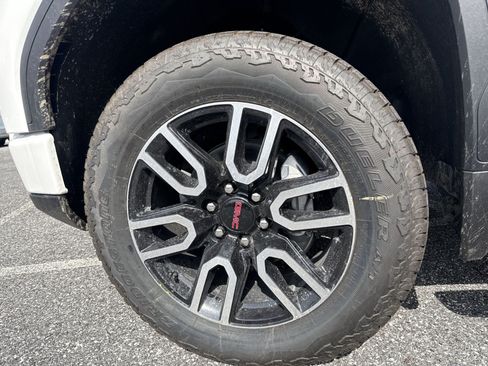 New 2026 GMC Sierra 1500 AT4 w/ AT4 Premium Package AWD/4WD image 10