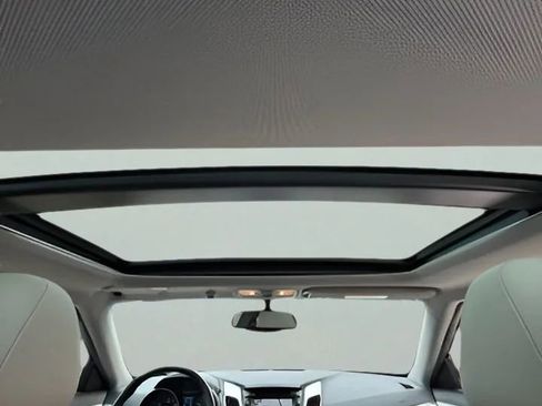 Used 2013 Hyundai Veloster w/ Style Pkg image 29