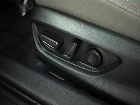 Used 2025 Toyota Camry SE FWD image 11
