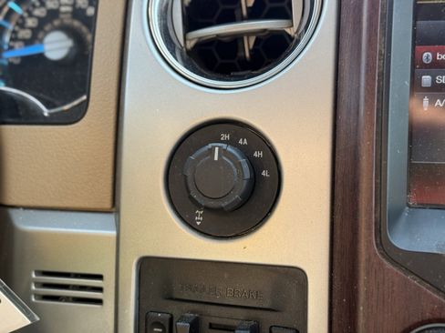 Used 2014 Ford F150 King Ranch w/ King Ranch Luxury Package image 26