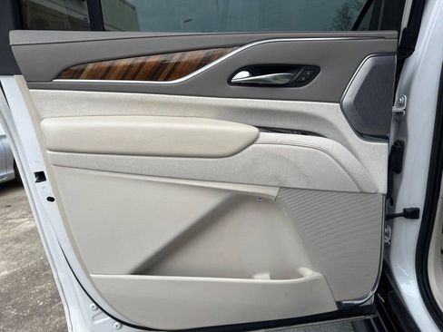 Used 2021 Cadillac Escalade ESV Sport Platinum image 11