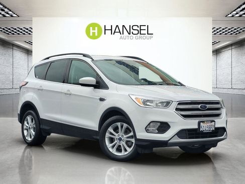 Used 2018 Ford Escape SE w/ SE Sync 3 Package FWD image 1