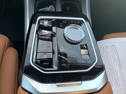 Used 2024 BMW 740i image 12