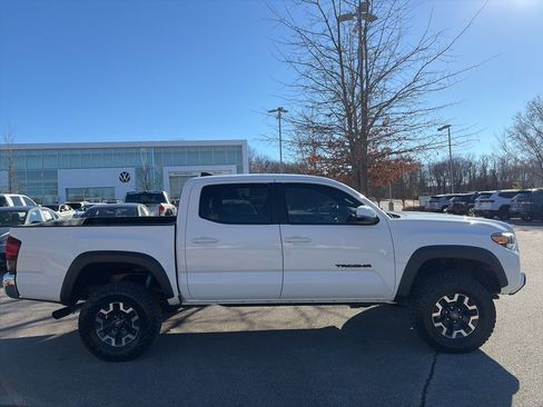 Used 2019 Toyota Tacoma TRD Off-Road image 8