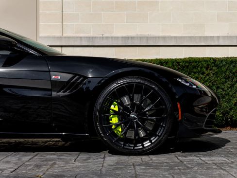 Used 2023 Aston Martin V8 Vantage Coupe image 22