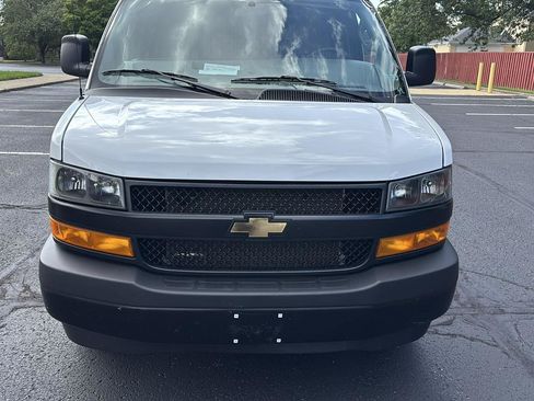 Used 2025 Chevrolet Express 2500 w/ Driver Convenience Package RWD image 2