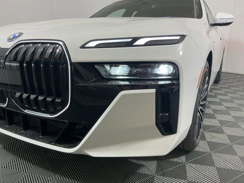 New 2026 BMW 750e xDrive image 5