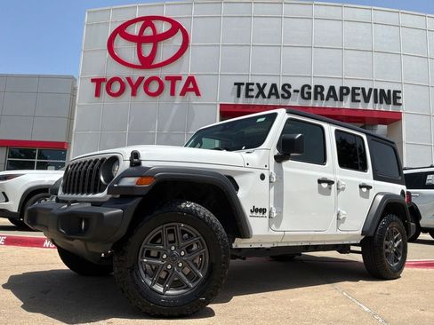 Used 2025 Jeep Wrangler Unlimited Sport AWD/4WD image 2