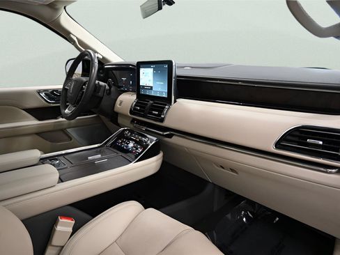 Used 2021 Lincoln Navigator L Reserve w/ Luxury Package AWD/4WD image 27
