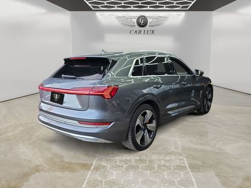 Used 2019 Audi e-tron Prestige w/ Prestige Package image 5