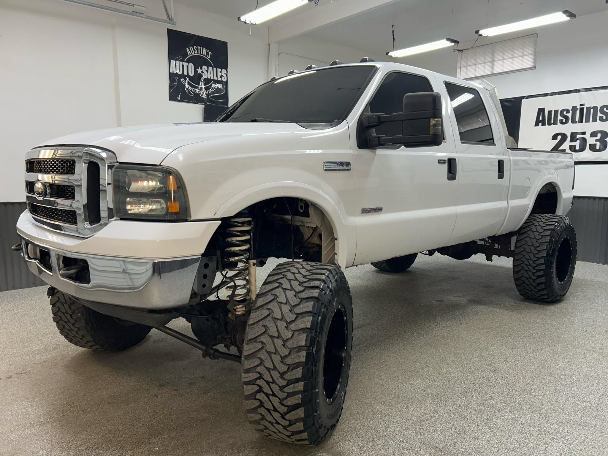 Used 2005 Ford F350 Lariat AWD/4WD image 3