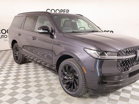 New 2026 Lincoln Navigator Reserve w/ Jet Appearance Package AWD/4WD image 1