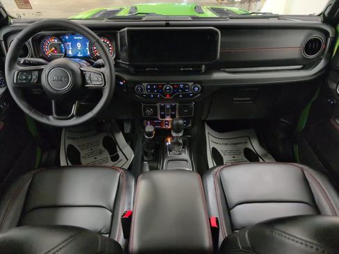 Used 2025 Jeep Gladiator Rubicon w/ Convenience Group image 11