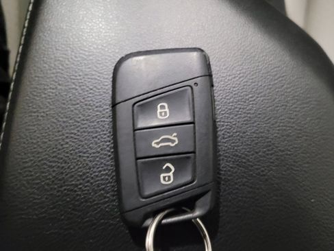 Used 2019 Volkswagen Jetta R-Line FWD image 32
