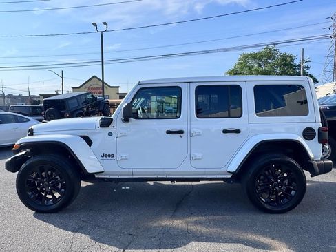 Used 2025 Jeep Wrangler Unlimited Sahara w/ Safety Group AWD/4WD image 4