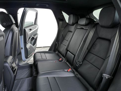New 2026 Porsche Cayenne AWD/4WD image 22