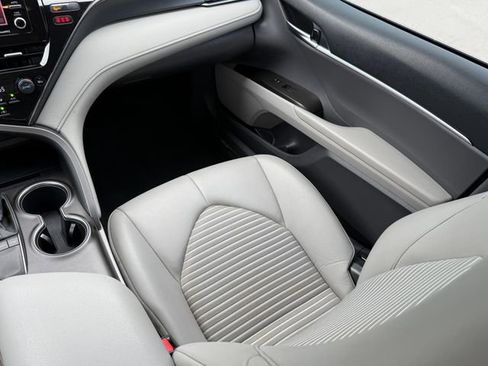 Used 2022 Toyota Camry SE FWD image 21