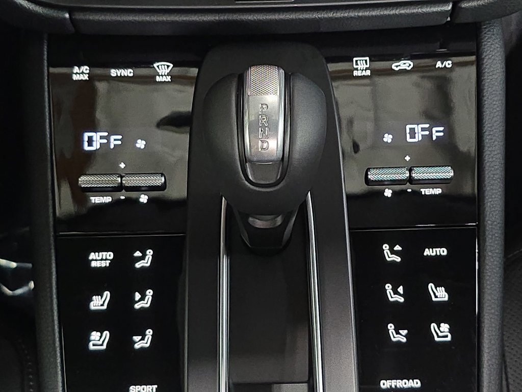 Certified 2026 Porsche Macan AWD/4WD image 19