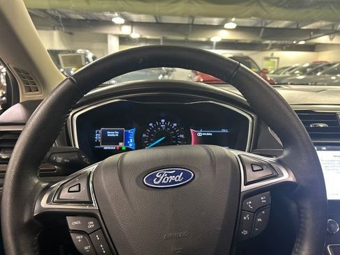 Used 2019 Ford Fusion SEL image 12