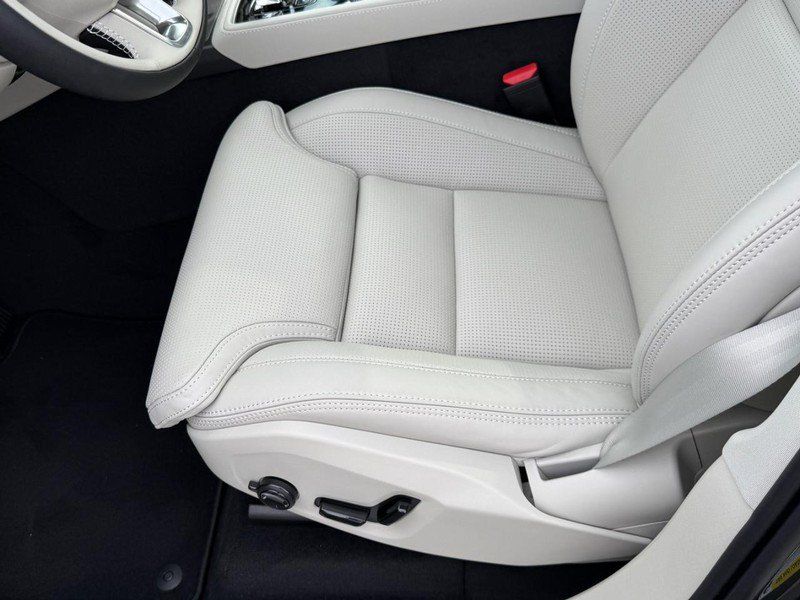 New 2027 Volvo XC90 B6 Ultra AWD/4WD image 13