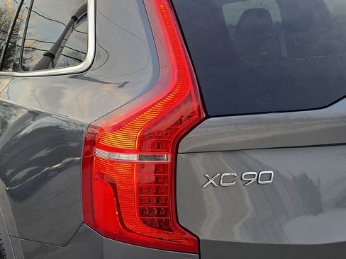 Used 2019 Volvo XC90 T5 Momentum image 10