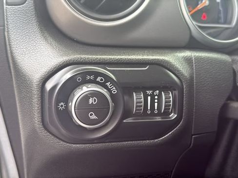 Used 2021 Jeep Gladiator Sport AWD/4WD image 13