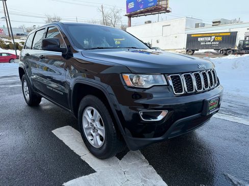Used 2017 Jeep Grand Cherokee Laredo w/ Quick Order Package 23E AWD/4WD image 13