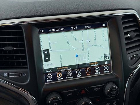 Used 2018 Jeep Grand Cherokee Altitude AWD/4WD image 31