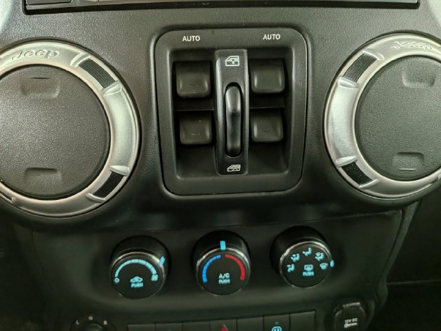 Used 2011 Jeep Wrangler Unlimited Sahara AWD/4WD image 18