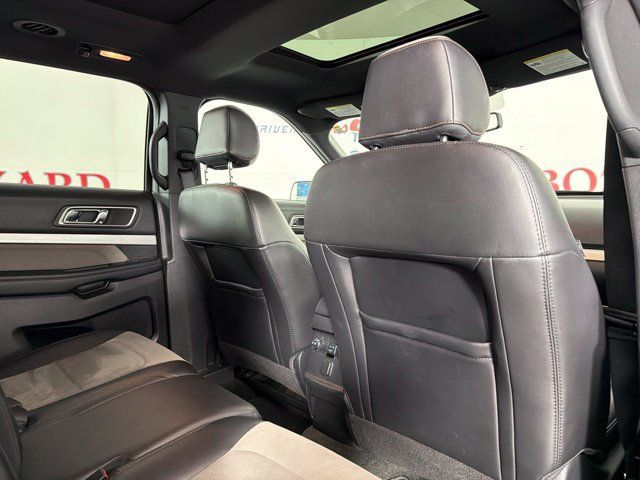 Used 2017 Ford Explorer XLT w/ Equipment Group 202A AWD/4WD image 39