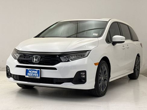 New 2026 Honda Odyssey Touring image 2