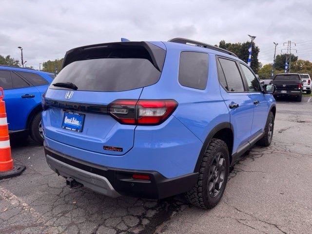 Used 2024 Honda Pilot TrailSport image 2