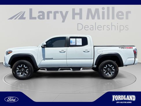 Used 2020 Toyota Tacoma TRD Off-Road w/ TRD Premium Off Road Package AWD/4WD image 2