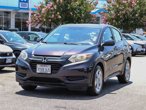 Used 2017 Honda HR-V LX image 3