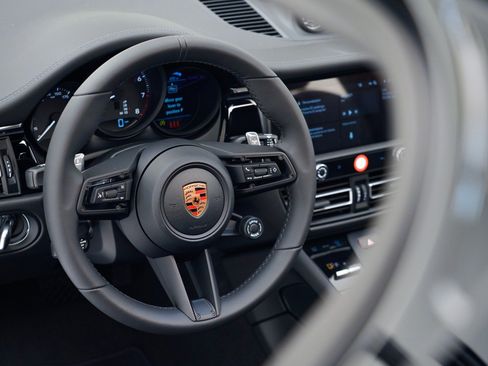 Certified 2026 Porsche Macan Turbo AWD/4WD image 21