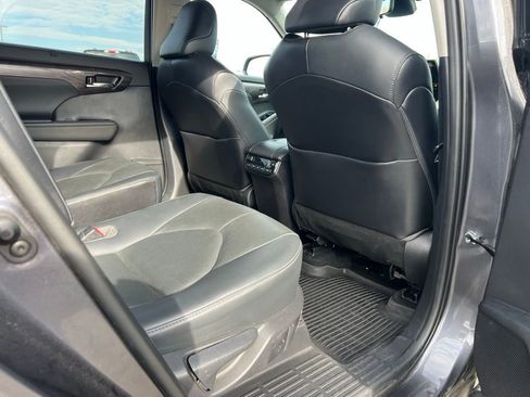 Used 2022 Toyota Highlander Platinum image 22