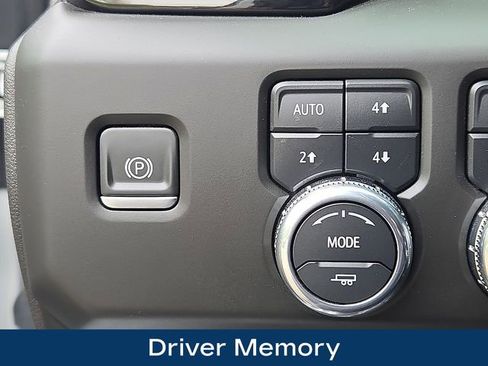 Used 2025 GMC Sierra 2500 AT4 AWD/4WD image 11
