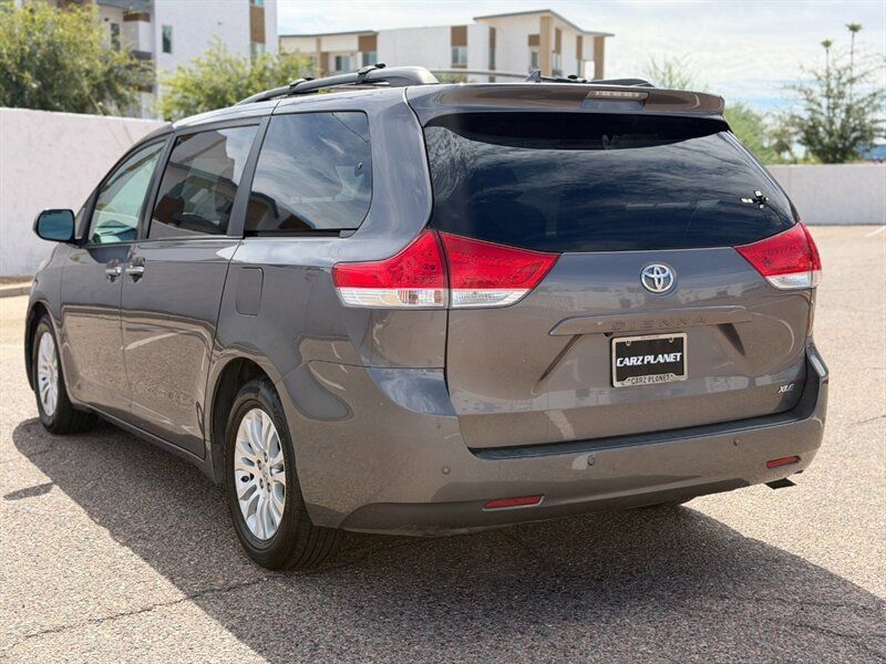 Used 2014 Toyota Sienna XLE w/ XLE Premium Package FWD image 9