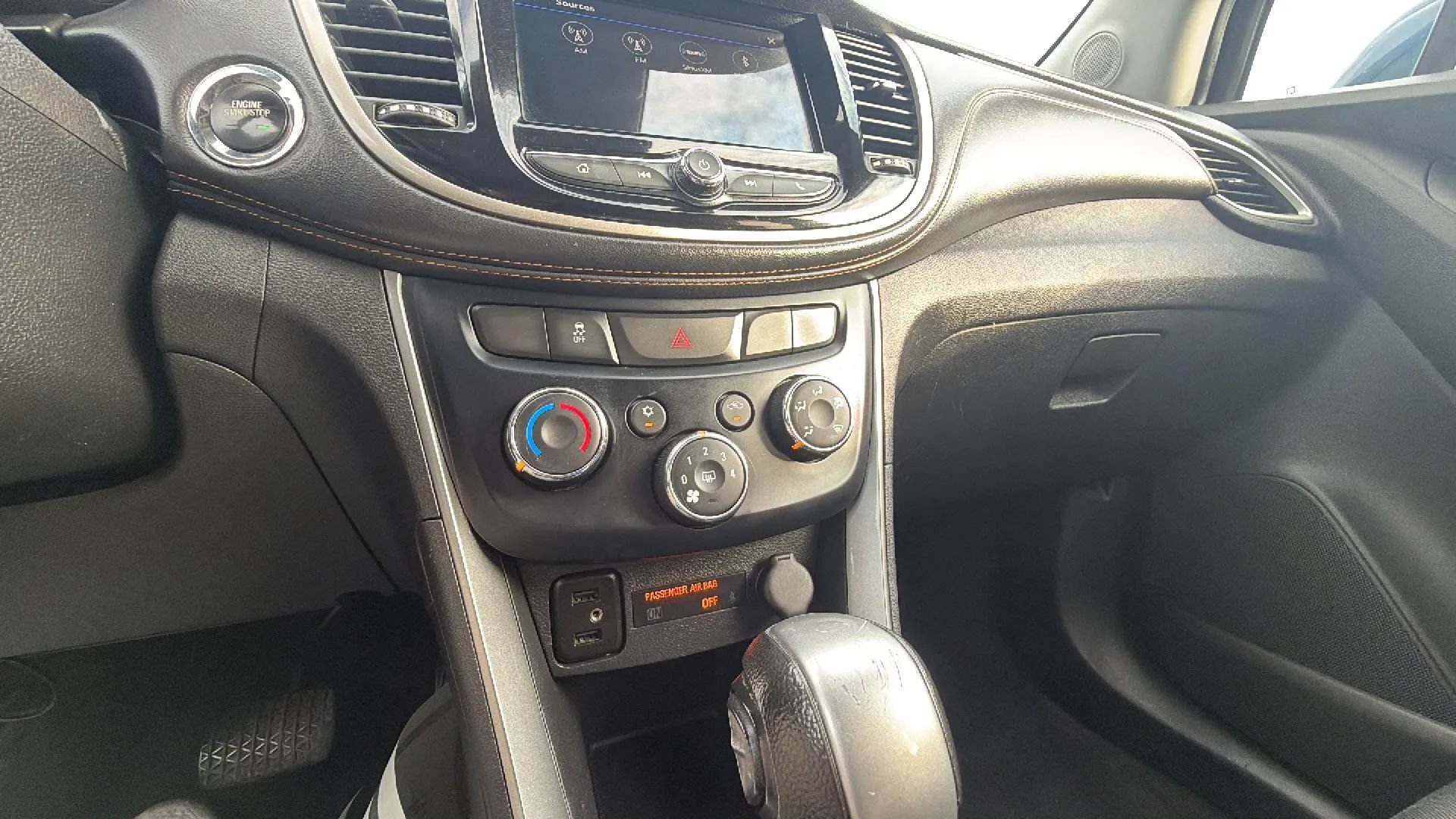 Used 2019 Chevrolet Trax LT w/ LT Convenience Package FWD image 27