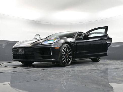 Certified 2025 Porsche Panamera 4 AWD/4WD image 37