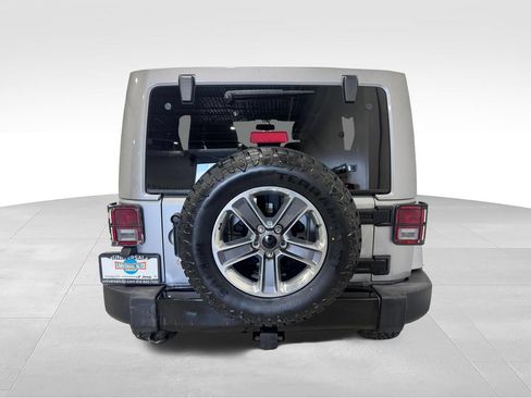 Used 2018 Jeep Wrangler Unlimited Sahara AWD/4WD image 24