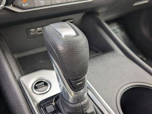 Used 2025 Nissan Altima 2.5 SV image 12