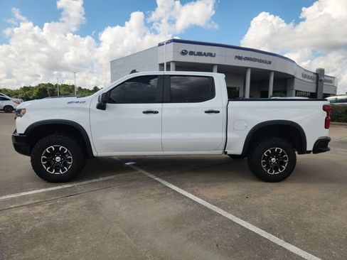 Used 2024 Chevrolet Silverado 1500 ZR2 w/ Technology Package AWD/4WD image 4
