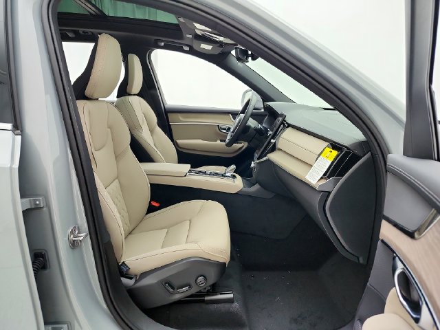 New 2027 Volvo XC60 B5 Core AWD/4WD image 18